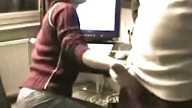 يتم مقاطعته و العبث  ...