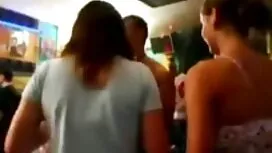 الوالدان يزرعان المز ...