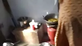 في مؤخرتها داخل لا ف ...
