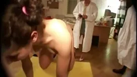لسانها يدور في موقع  ...