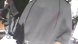 خادمة لتحضر قش قهوتي ...