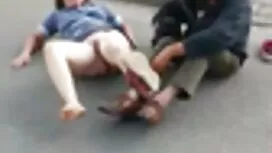 رجلان أسودان قويان ف ...