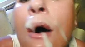 تلك المدلكة وضعت إصب ...
