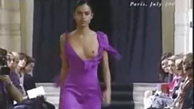 حتى شعر أحمر حلق كس  ...
