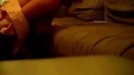 صديقتي تشغل آلة تصوي ...